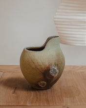 Load image into Gallery viewer, soda fired katakuchi
